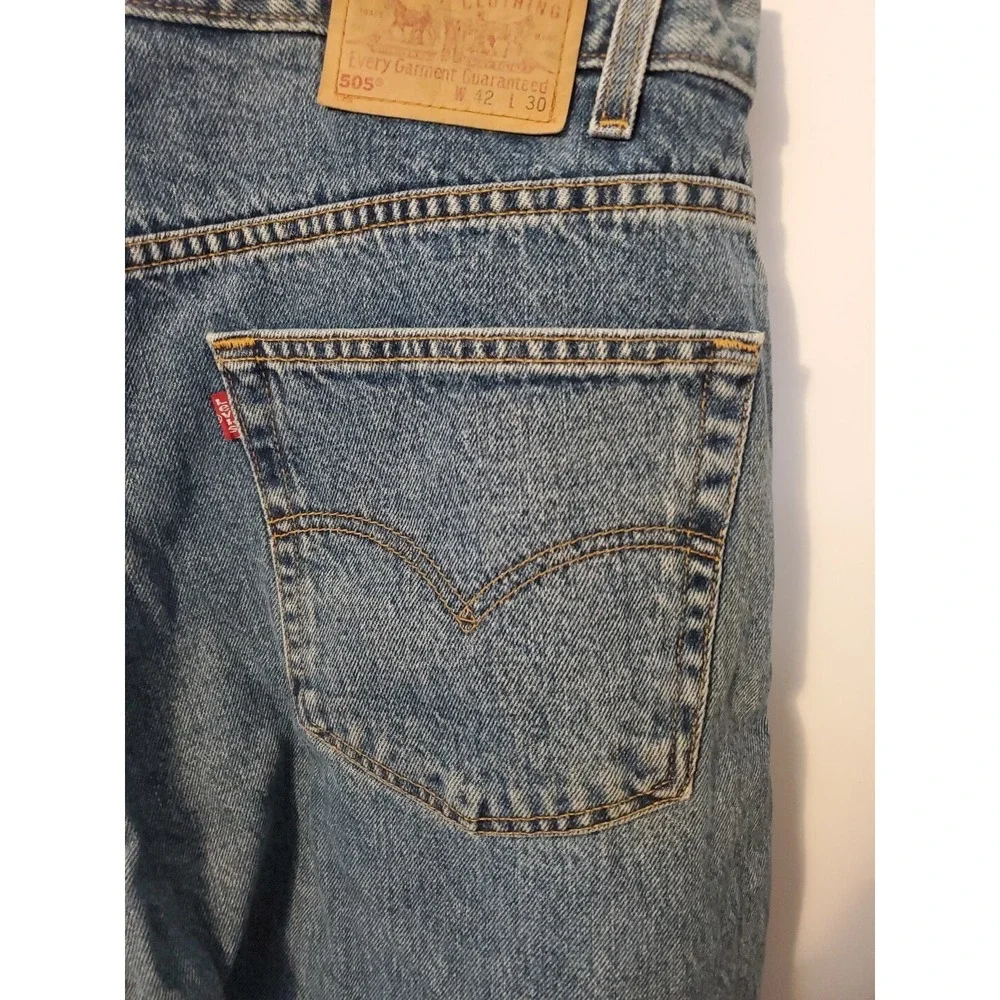 LEVI'S 505 Jeans Men's Size 42 x 30 Medium Wash Regular Fit Straight Leg Stretch